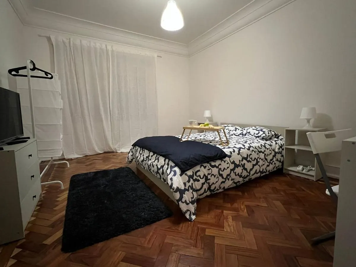 Проживание в семье Solo Habitacion Grande Con Balcon Лиссабон