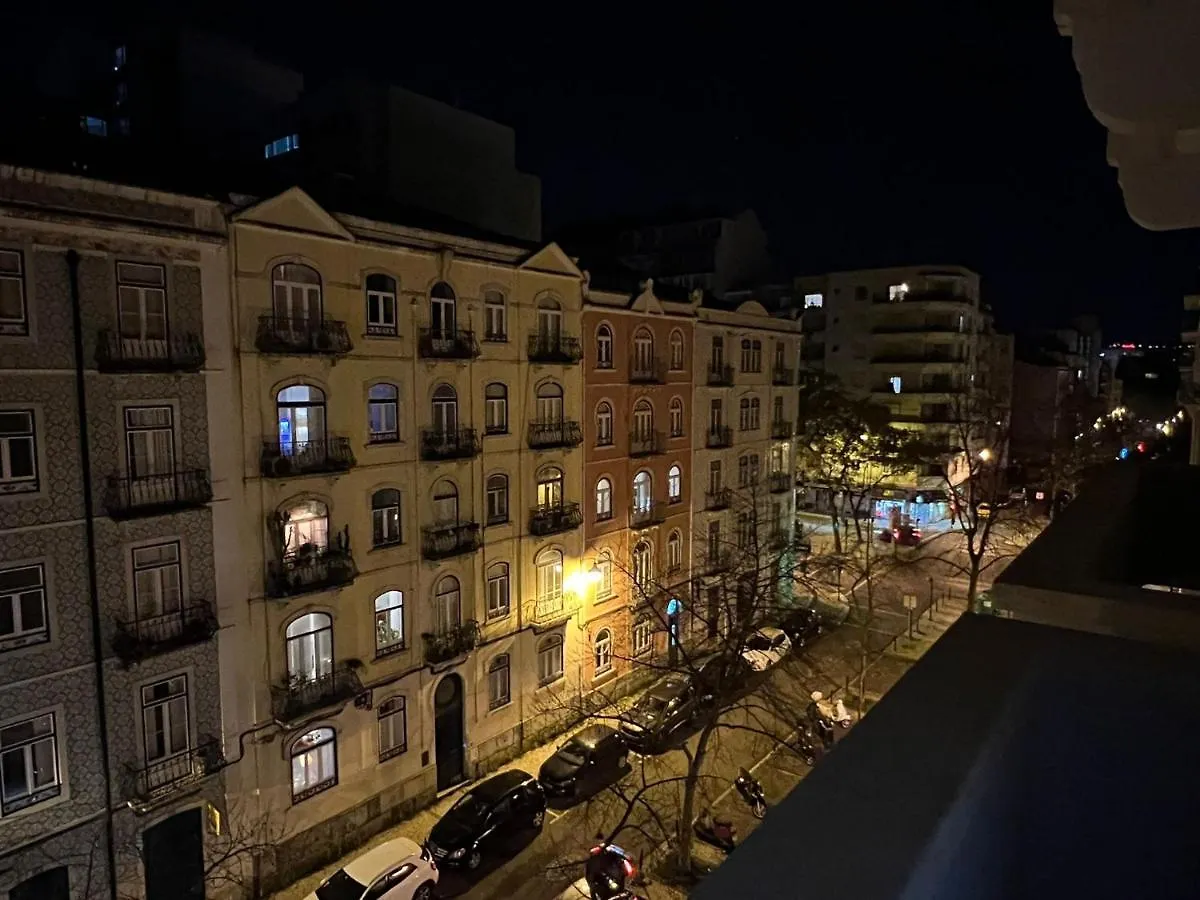Solo Habitacion Grande Con Balcon Лиссабон 0*,  Португалия