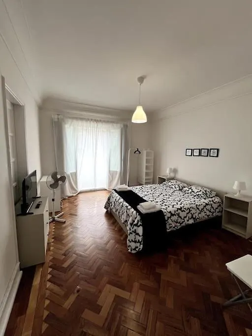 Solo Habitacion Grande Con Balcon Лиссабон Проживание в семье