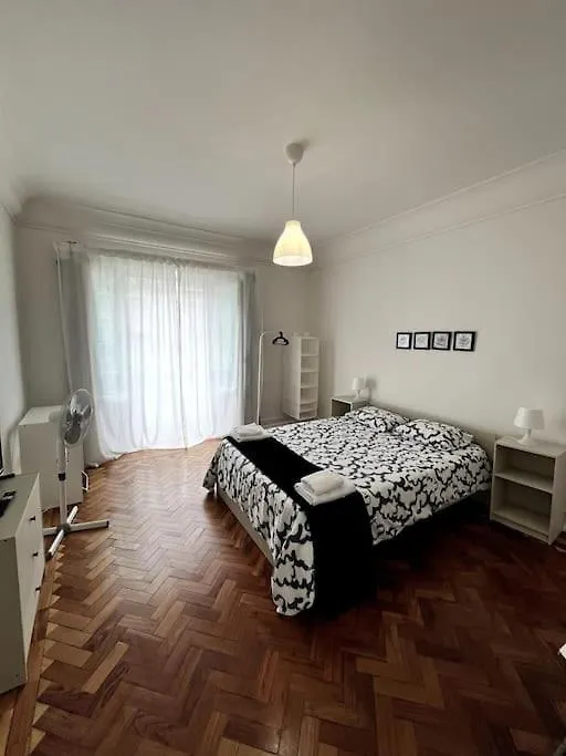 Solo Habitacion Grande Con Balcon Лиссабон Проживание в семье