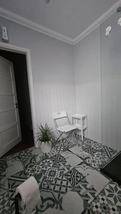 Solo Habitacion Grande Con Balcon Lisboa 0*,  Portugal